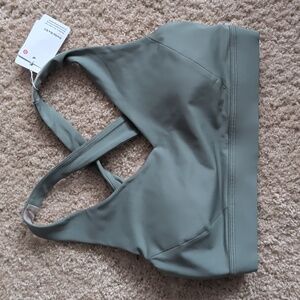NWT Lululemon Envital Bra - SIZE 6